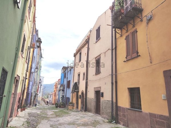 casa indipendente in vendita a Bosa