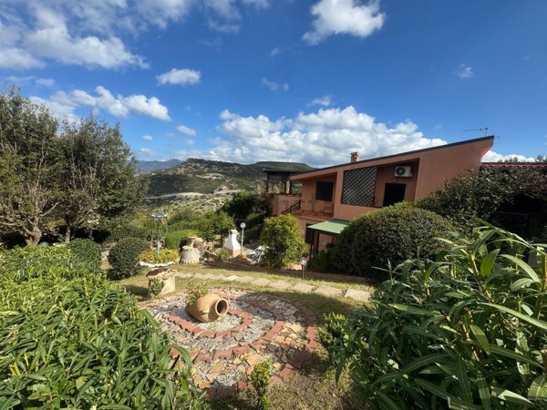 casa indipendente in vendita a Bosa