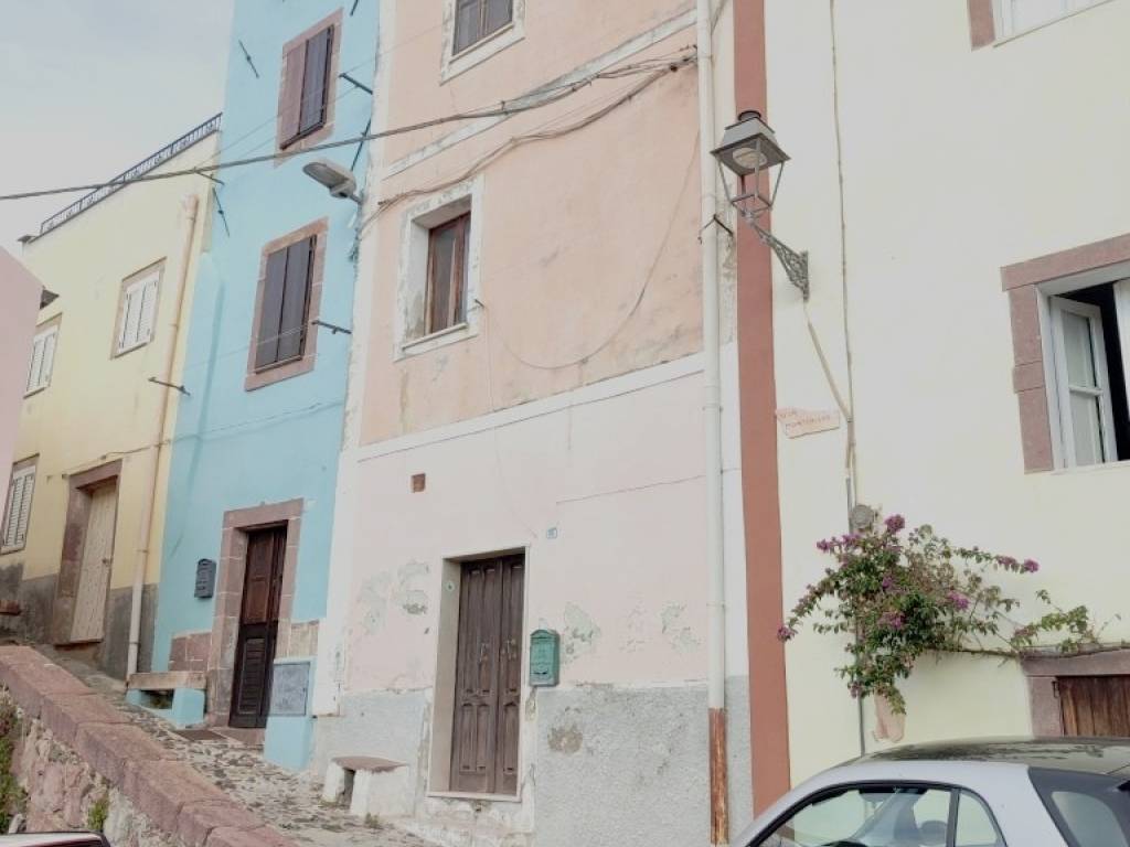 casa indipendente in vendita a Bosa