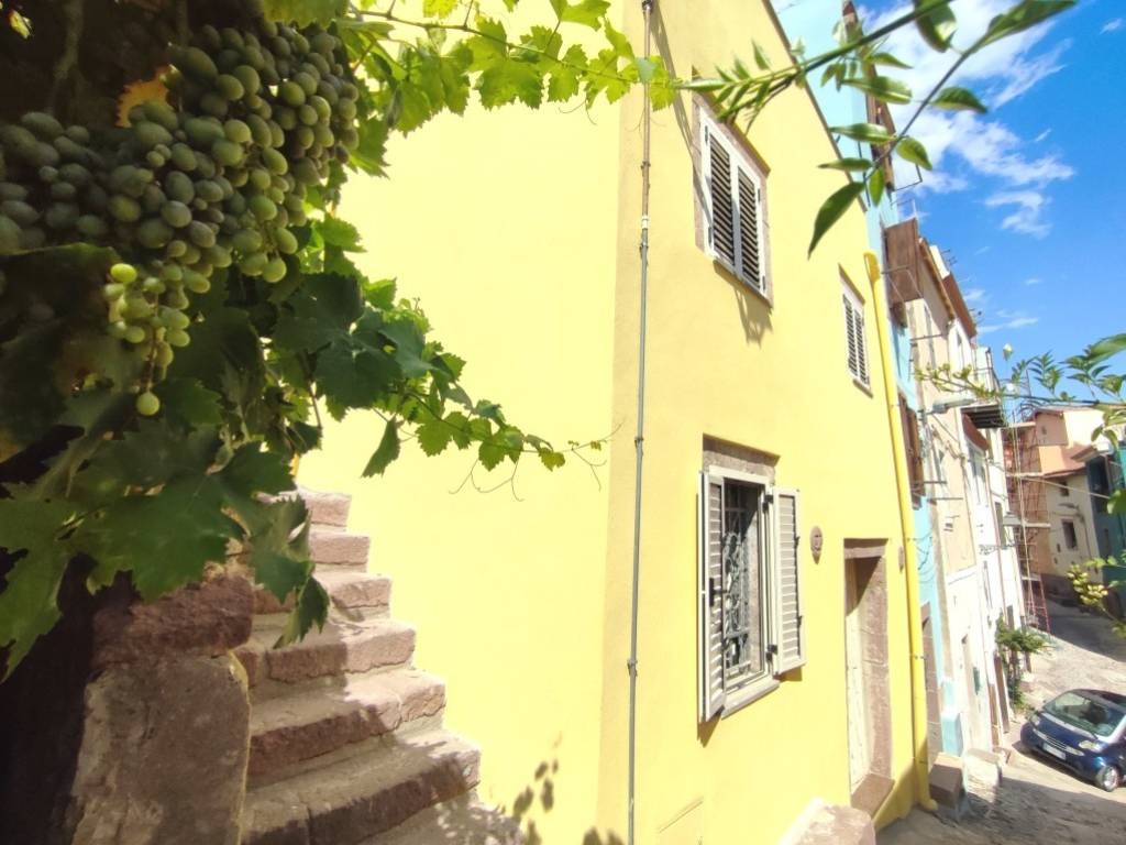 casa indipendente in vendita a Bosa