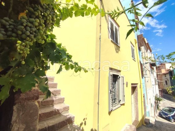 casa indipendente in vendita a Bosa