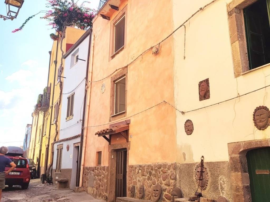 casa indipendente in vendita a Bosa