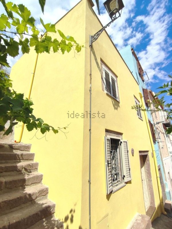 casa indipendente in vendita a Bosa