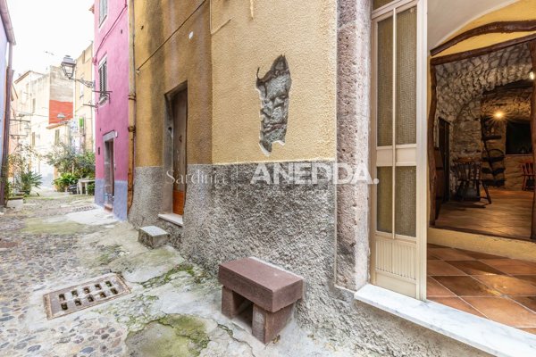 casa indipendente in vendita a Bosa