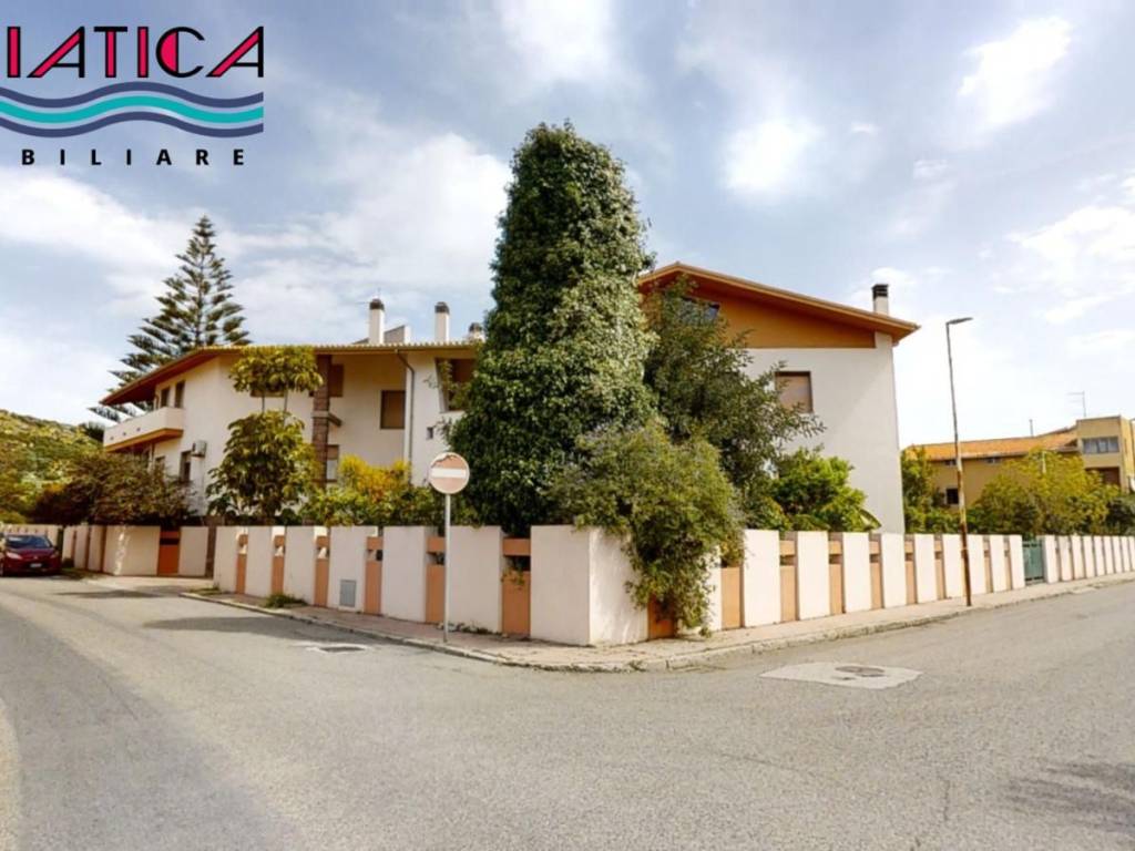 casa indipendente in vendita a Bosa in zona Bosa Marina