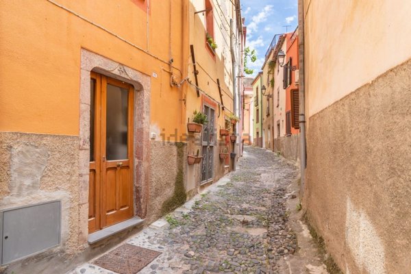 casa indipendente in vendita a Bosa