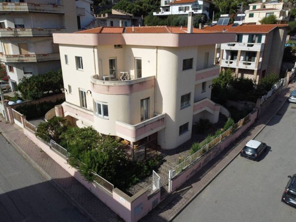 casa indipendente in vendita a Bosa