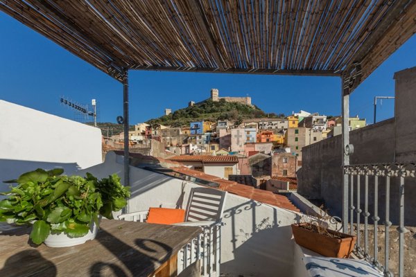 casa indipendente in vendita a Bosa