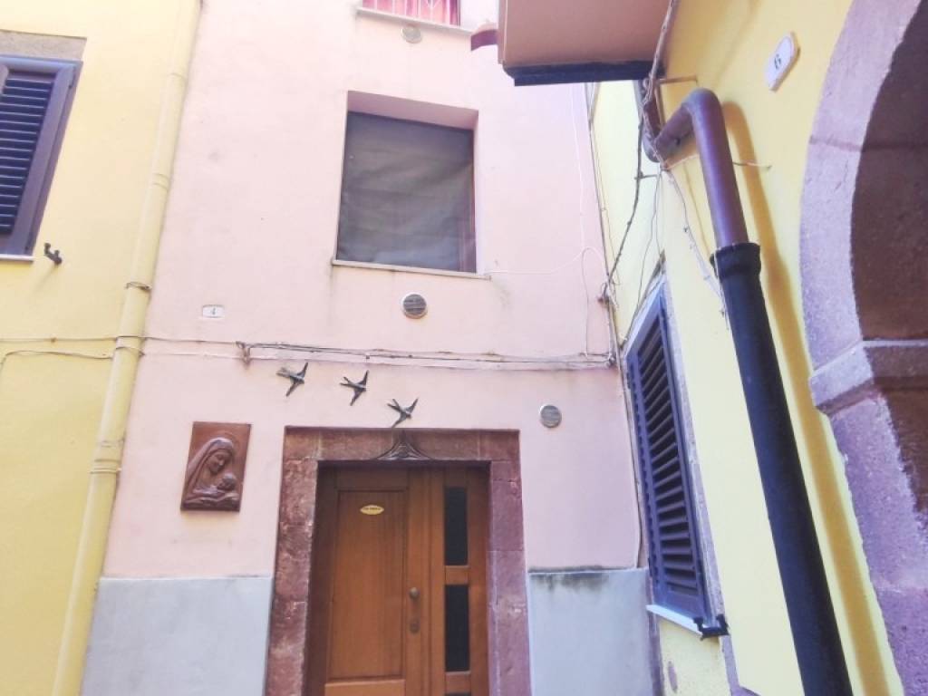 casa indipendente in vendita a Bosa
