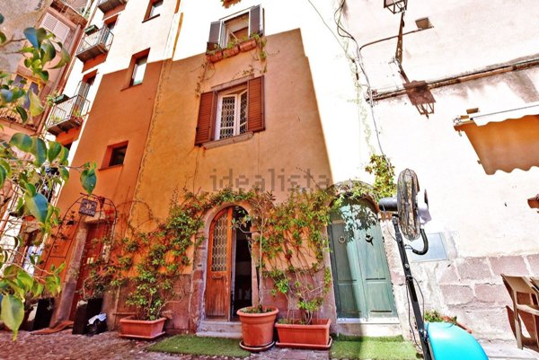 casa indipendente in vendita a Bosa