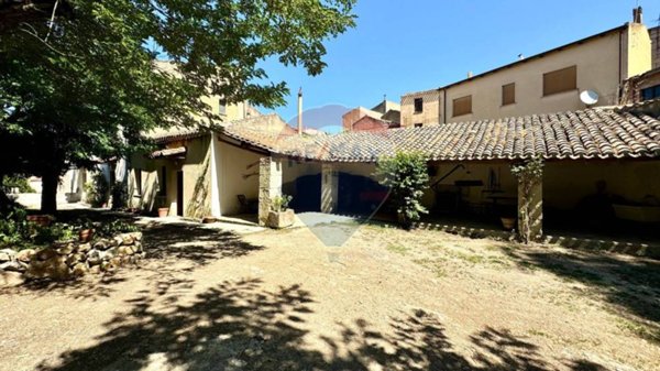casa indipendente in vendita a Laconi