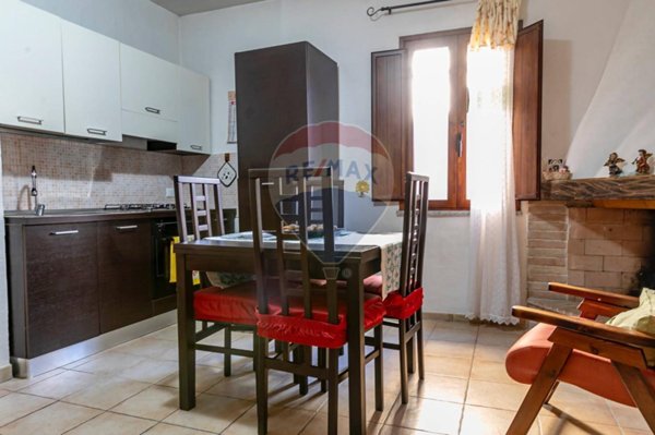 casa indipendente in vendita a Laconi
