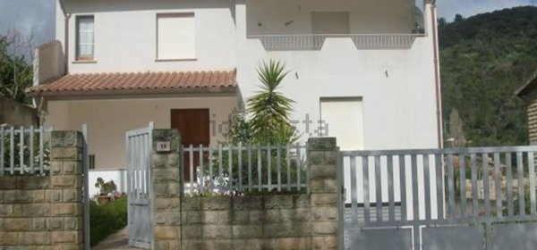 casa indipendente in vendita a Laconi