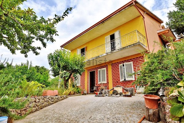 casa indipendente in vendita a Laconi