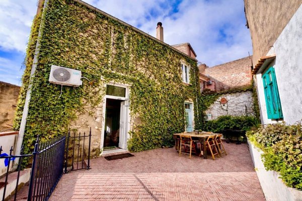 casa indipendente in vendita a Laconi