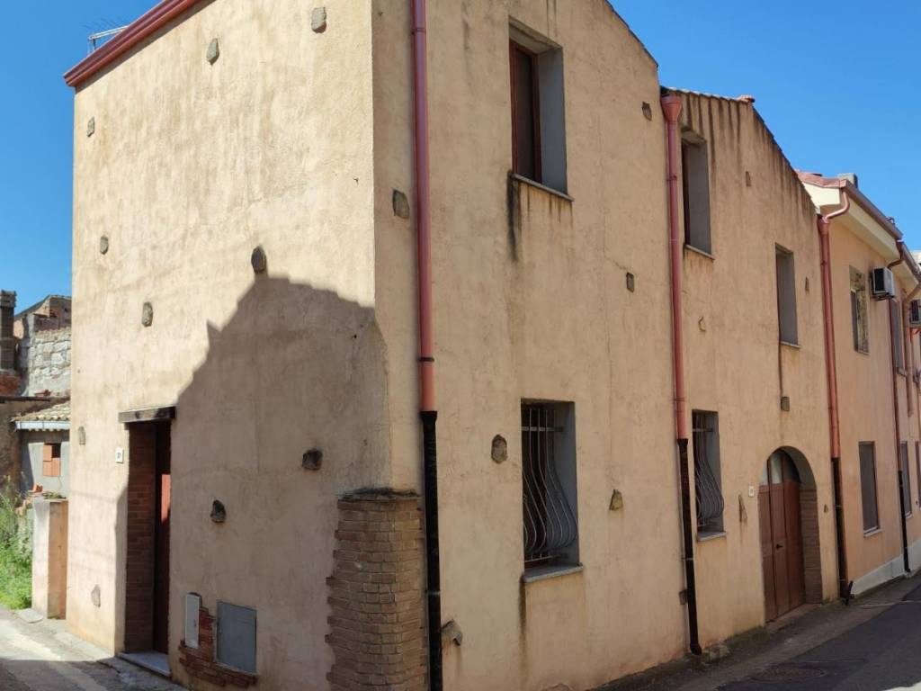 casa indipendente in vendita a Laconi