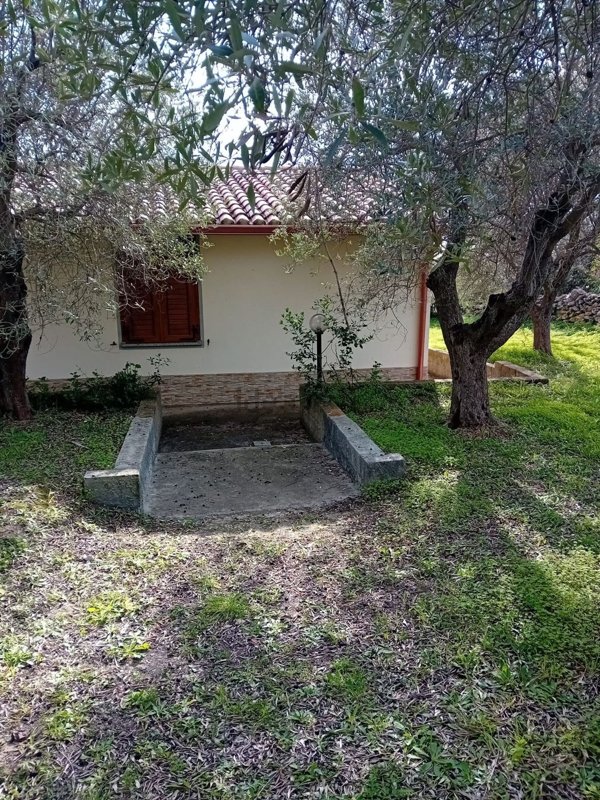 casa indipendente in vendita a Magomadas