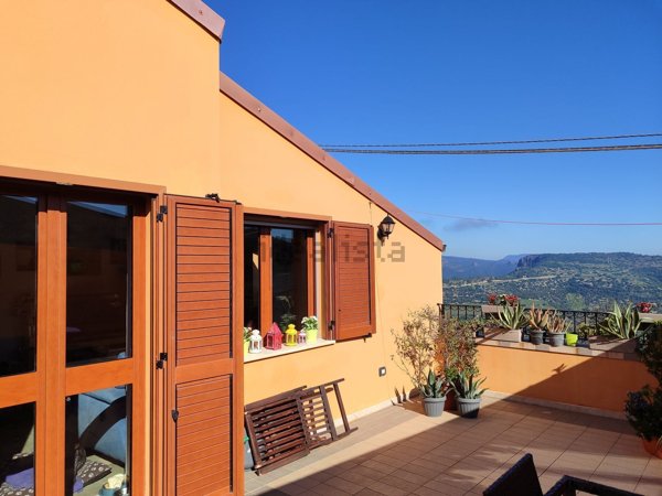 casa indipendente in vendita a Magomadas