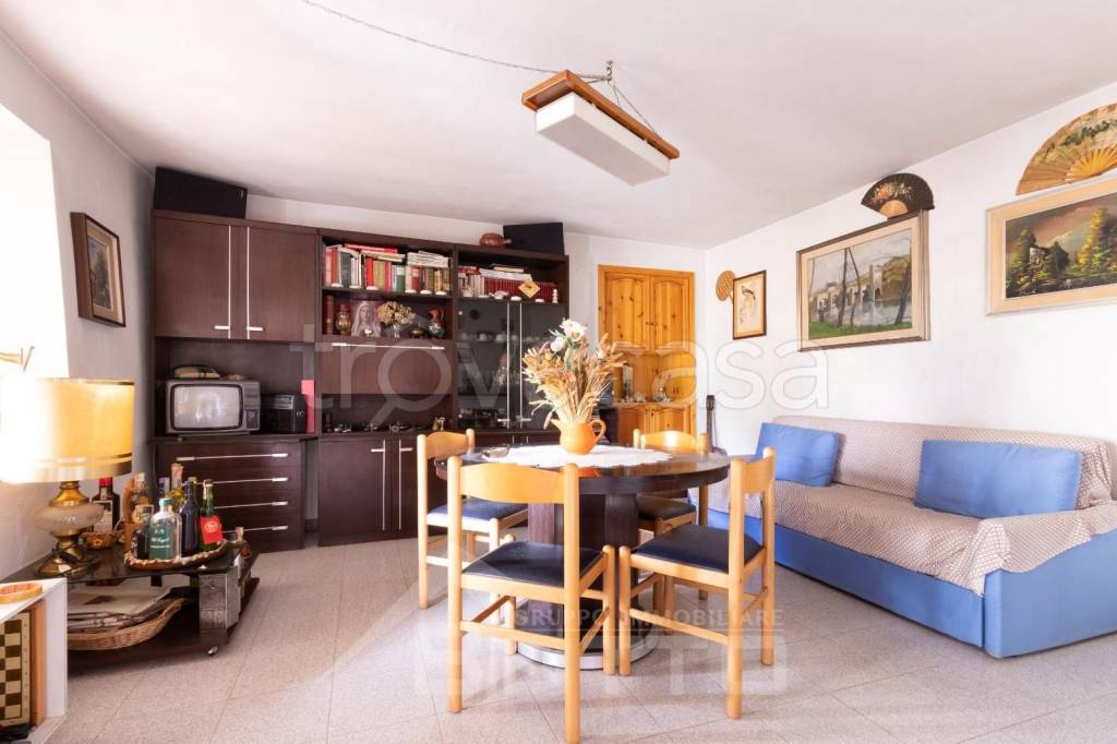 casa indipendente in vendita ad Ailoche in zona Giunchio