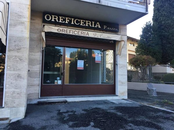 negozio in vendita ad Andorno Micca
