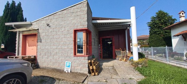 locale commerciale in vendita ad Andorno Micca