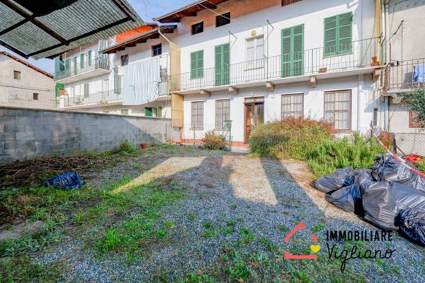 casa indipendente in vendita a Benna