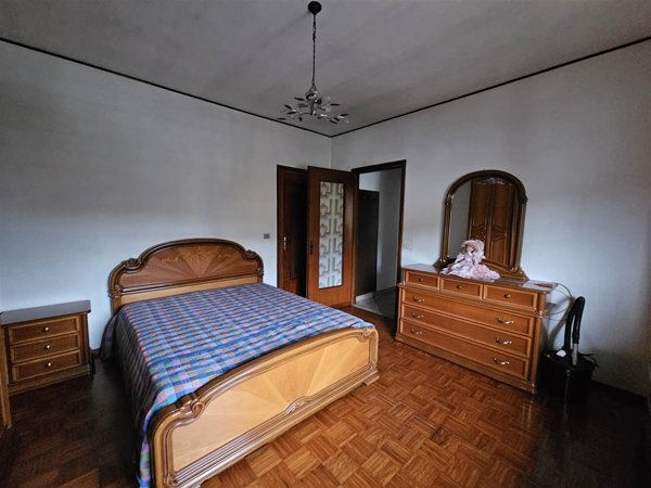 casa indipendente in vendita a Benna