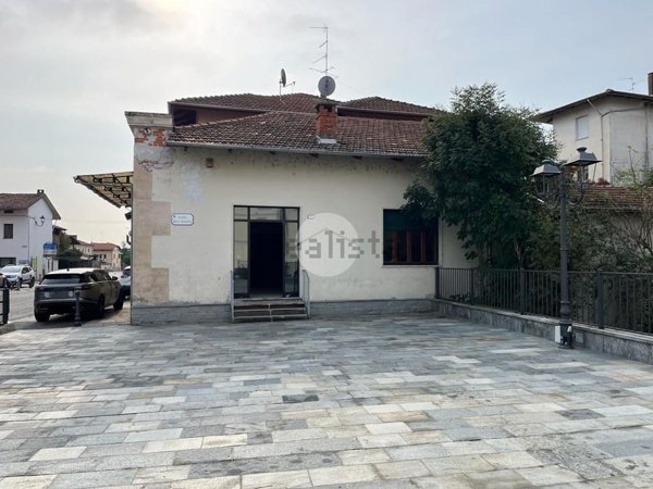 casa indipendente in vendita a Benna