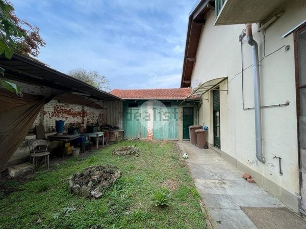 casa indipendente in vendita a Benna