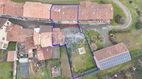 casa indipendente in vendita a Benna