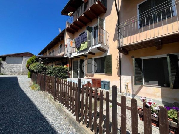 casa indipendente in vendita a Benna