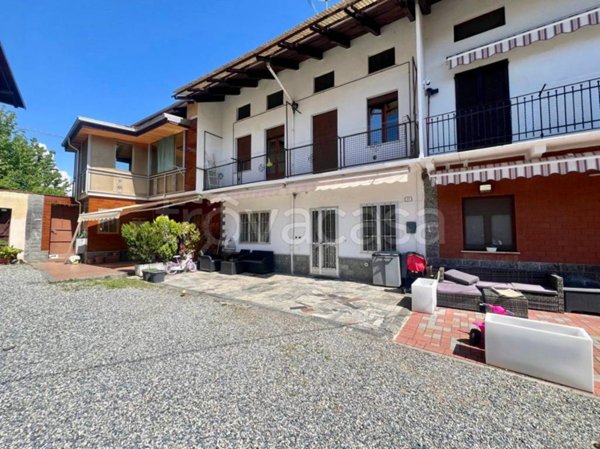 casa indipendente in vendita a Benna