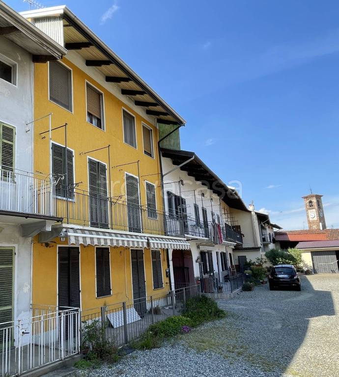 casa indipendente in vendita a Benna