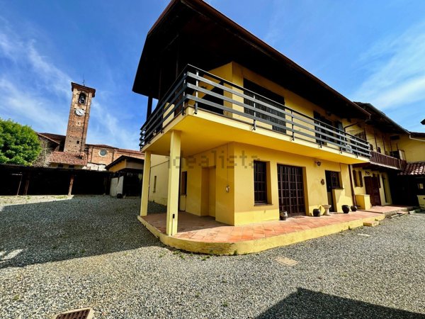 casa indipendente in vendita a Benna