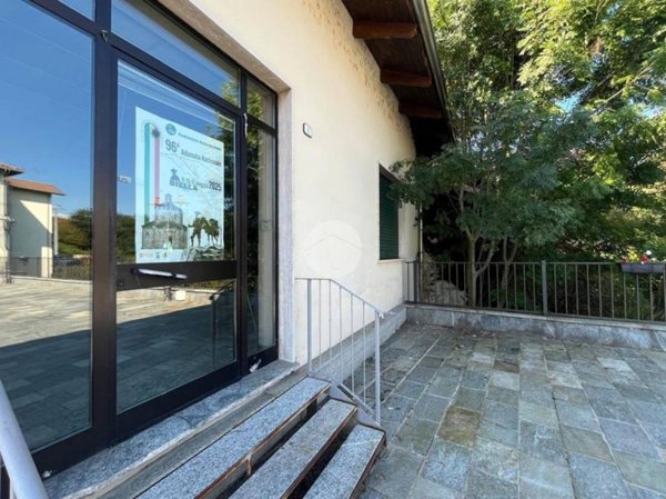 casa indipendente in vendita a Benna