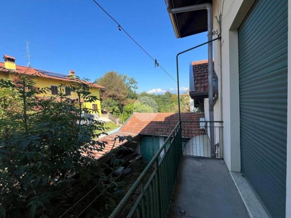 casa indipendente in vendita a Benna