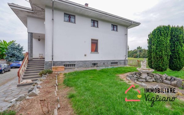 casa indipendente in vendita a Benna