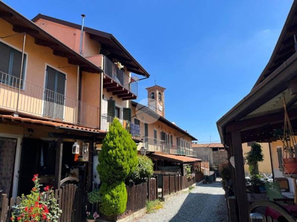 casa indipendente in vendita a Benna