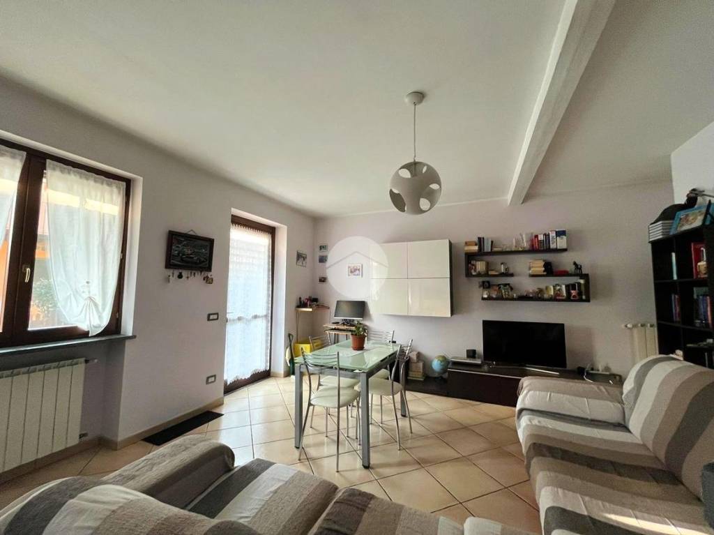 casa indipendente in vendita a Benna