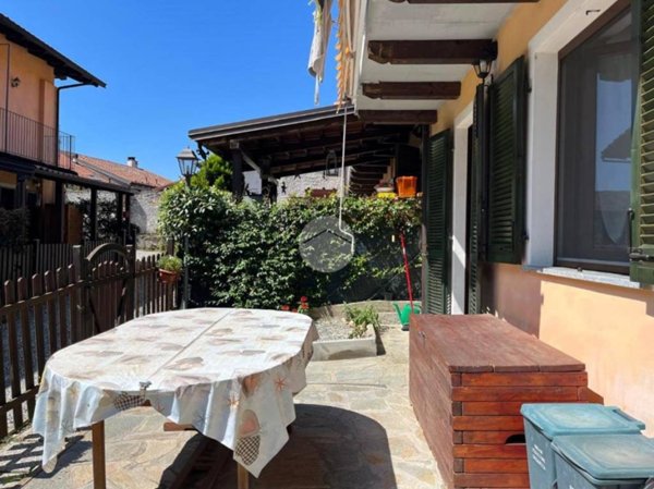 casa indipendente in vendita a Benna