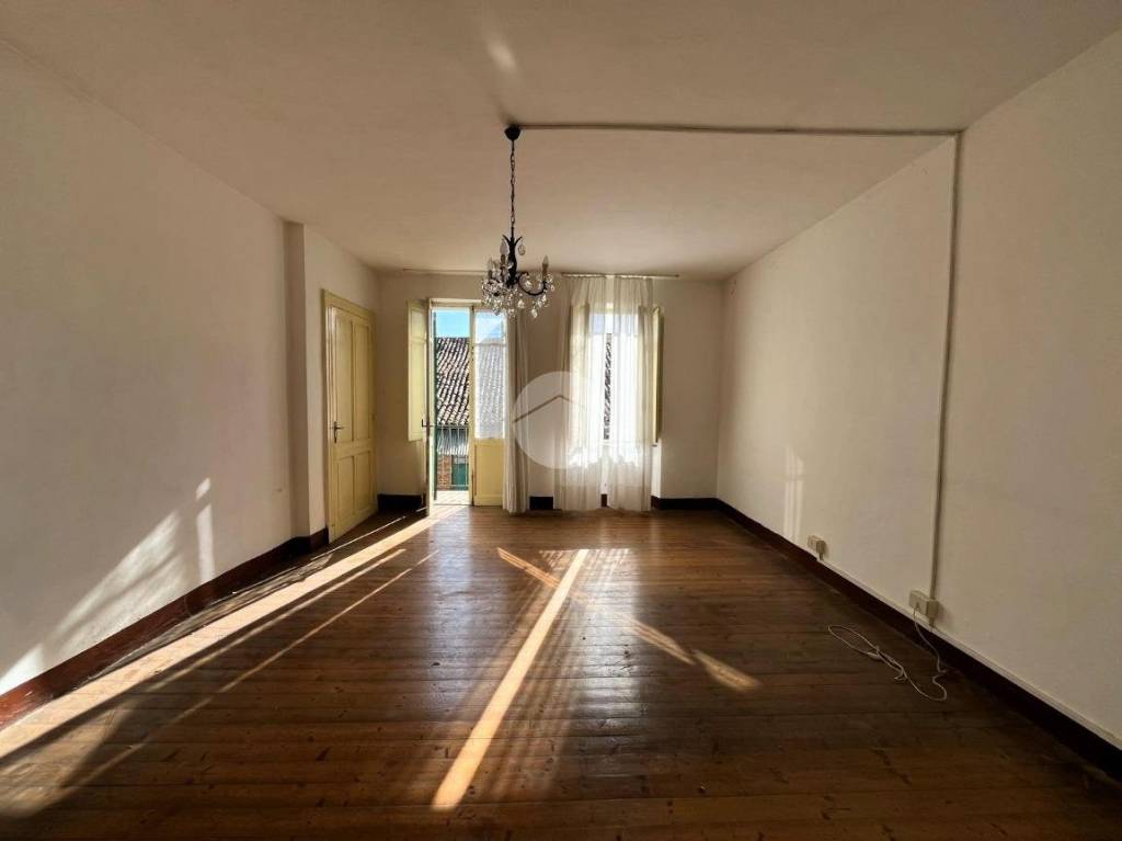 casa indipendente in vendita a Benna