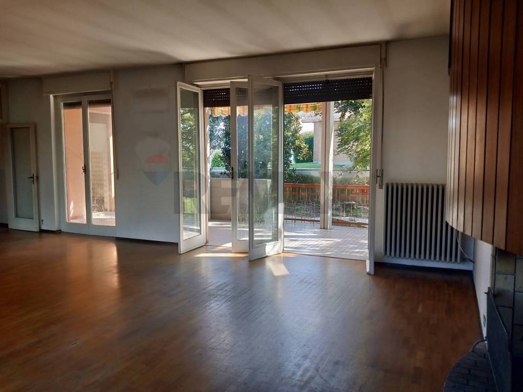 casa indipendente in vendita a Benna