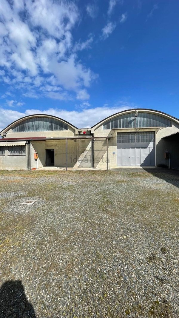 capannone in vendita a Benna