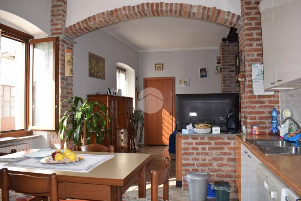 casa indipendente in vendita a Benna