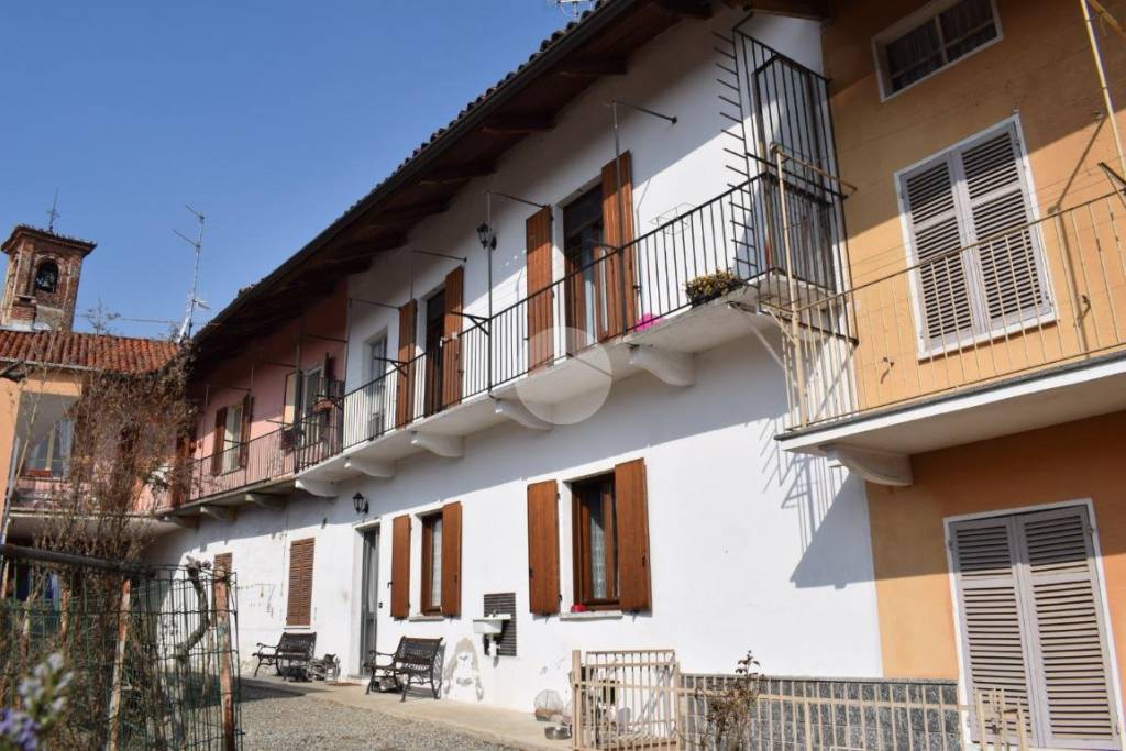 casa indipendente in vendita a Benna