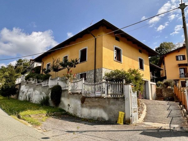 casa indipendente in vendita a Biella in zona Pavignano