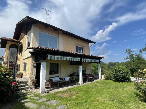 casa indipendente in vendita a Biella in zona Barazzetto
