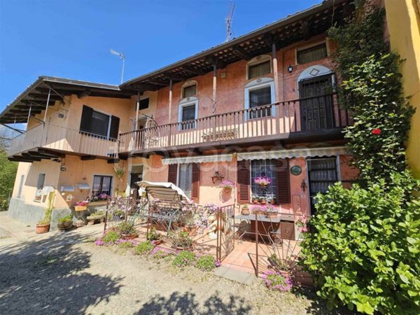 casa indipendente in vendita a Biella in zona Vandorno