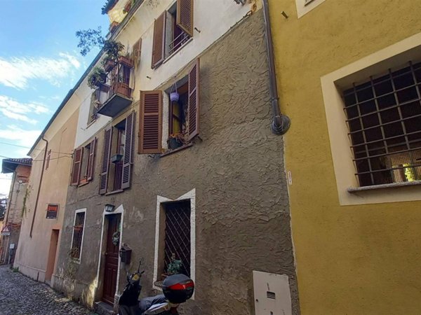 casa indipendente in vendita a Biella in zona Piazzo