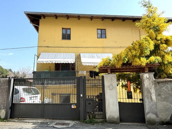 casa indipendente in vendita a Biella in zona Chiavazza